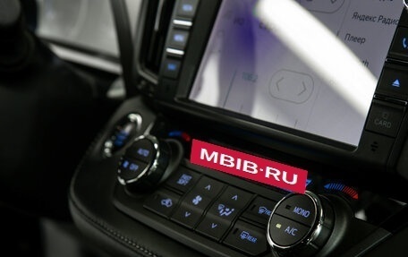 Toyota RAV4, 2018 год, 2 398 000 рублей, 13 фотография