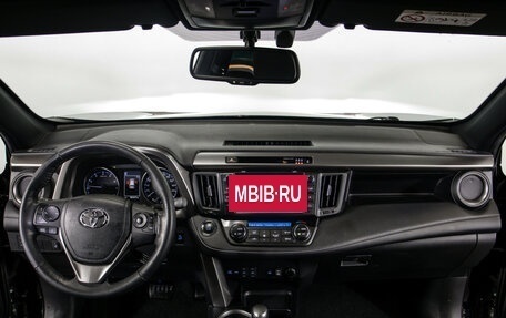 Toyota RAV4, 2018 год, 2 398 000 рублей, 10 фотография