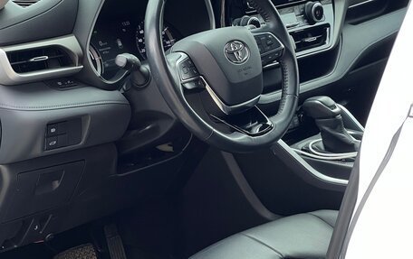 Toyota Highlander, 2020 год, 5 200 000 рублей, 8 фотография