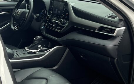 Toyota Highlander, 2020 год, 5 200 000 рублей, 10 фотография