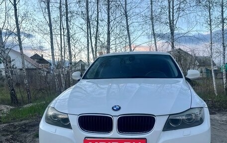 BMW 3 серия, 2010 год, 1 050 000 рублей, 2 фотография