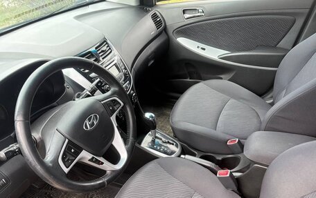 Hyundai Solaris II рестайлинг, 2012 год, 720 000 рублей, 3 фотография