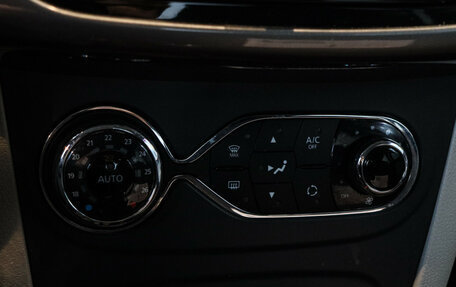 Renault Logan II, 2016 год, 700 000 рублей, 17 фотография