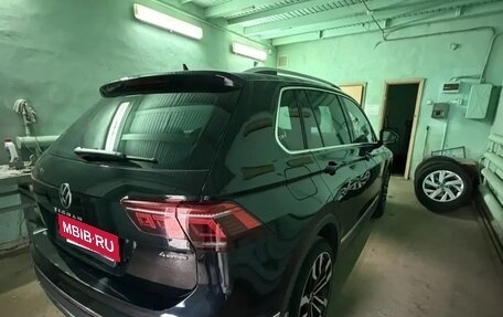 Volkswagen Tiguan II, 2021 год, 3 240 000 рублей, 2 фотография