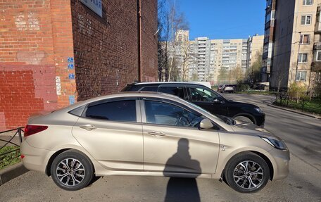 Hyundai Solaris II рестайлинг, 2013 год, 900 000 рублей, 2 фотография