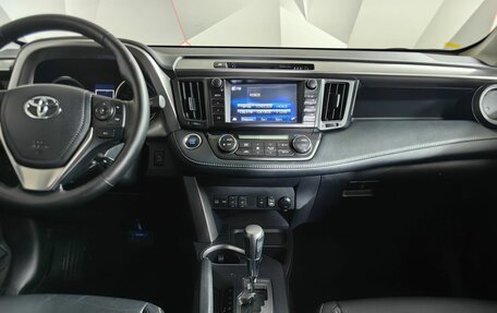 Toyota RAV4, 2018 год, 3 255 000 рублей, 15 фотография