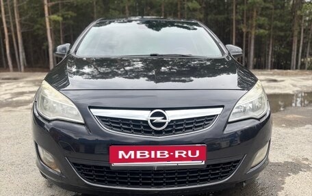 Opel Astra J, 2010 год, 590 000 рублей, 3 фотография