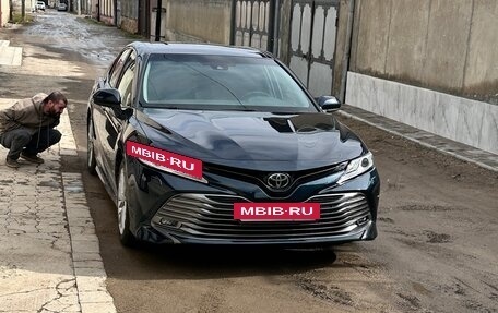 Toyota Camry, 2018 год, 2 900 000 рублей, 3 фотография