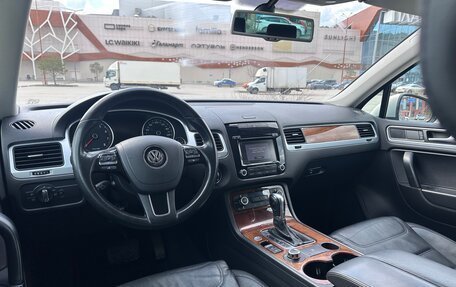Volkswagen Touareg III, 2013 год, 1 295 000 рублей, 16 фотография