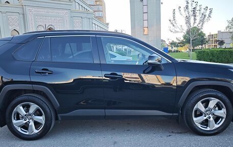 Toyota RAV4, 2021 год, 3 795 000 рублей, 2 фотография