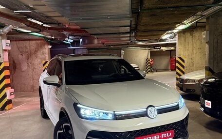 Volkswagen Tiguan, 2024 год, 4 650 000 рублей, 3 фотография