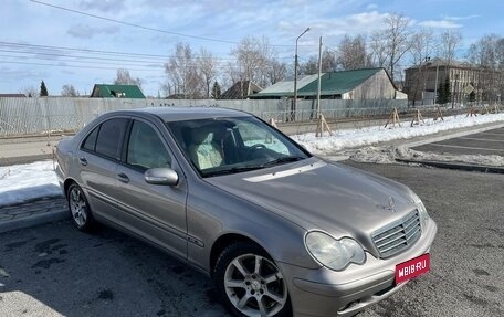 Mercedes-Benz C-Класс, 2004 год, 800 000 рублей, 1 фотография