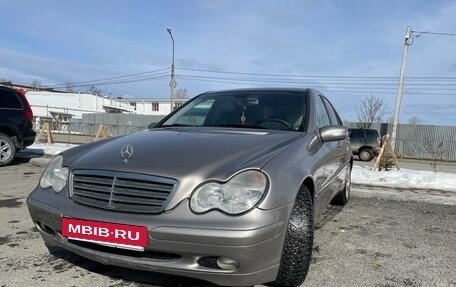 Mercedes-Benz C-Класс, 2004 год, 800 000 рублей, 3 фотография