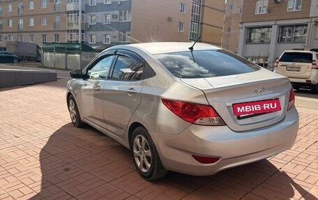 Hyundai Solaris II рестайлинг, 2011 год, 645 000 рублей, 2 фотография