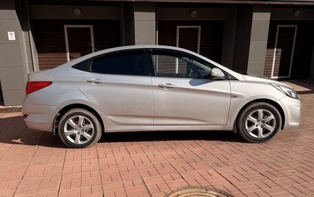 Hyundai Solaris II рестайлинг, 2011 год, 645 000 рублей, 4 фотография