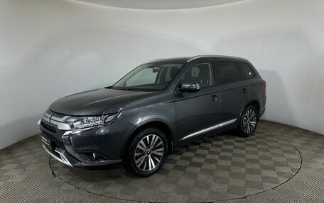 Mitsubishi Outlander III рестайлинг 3, 2021 год, 2 500 000 рублей, 1 фотография