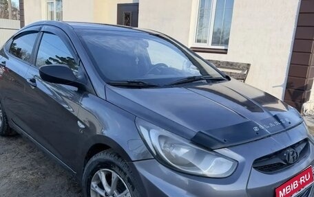 Hyundai Solaris II рестайлинг, 2012 год, 650 000 рублей, 1 фотография