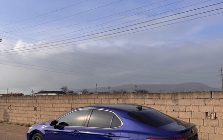 Toyota Camry, 2021 год, 3 000 000 рублей, 2 фотография