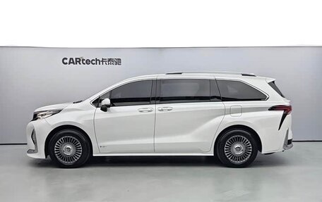 Toyota Sienna, 2024 год, 8 280 000 рублей, 4 фотография