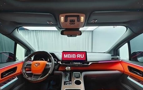 Toyota Sienna, 2024 год, 8 280 000 рублей, 7 фотография