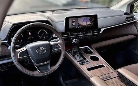 Toyota Sienna, 2024 год, 8 500 000 рублей, 6 фотография