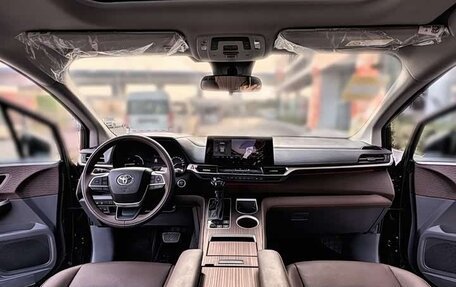 Toyota Sienna, 2024 год, 8 500 000 рублей, 5 фотография