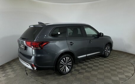Mitsubishi Outlander III рестайлинг 3, 2021 год, 2 500 000 рублей, 6 фотография