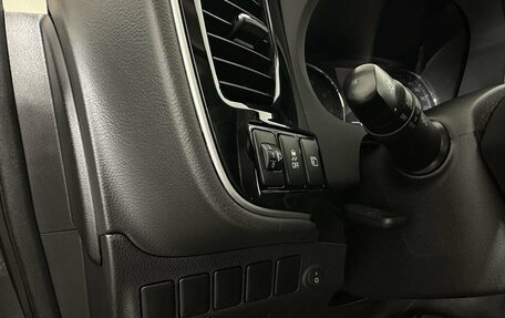 Mitsubishi Outlander III рестайлинг 3, 2021 год, 2 500 000 рублей, 9 фотография