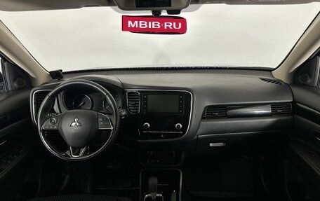 Mitsubishi Outlander III рестайлинг 3, 2021 год, 2 500 000 рублей, 7 фотография