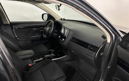 Mitsubishi Outlander III рестайлинг 3, 2021 год, 2 500 000 рублей, 14 фотография