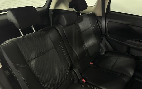 Mitsubishi Outlander III рестайлинг 3, 2021 год, 2 500 000 рублей, 15 фотография