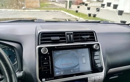 Toyota Land Cruiser Prado 150 рестайлинг 2, 2018 год, 4 750 000 рублей, 8 фотография