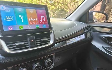 Toyota Yaris XP150 рестайлинг, 2022 год, 970 007 рублей, 12 фотография