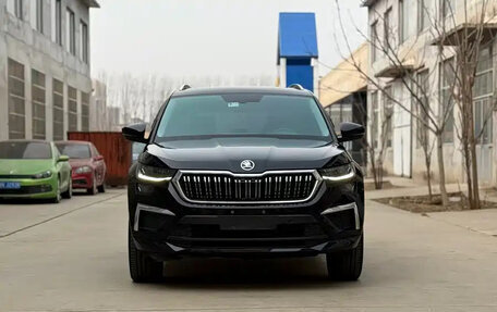 Skoda Kodiaq I, 2023 год, 2 430 777 рублей, 2 фотография