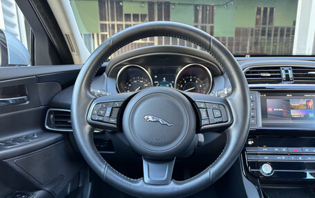 Jaguar XE I рестайлинг, 2018 год, 2 500 000 рублей, 15 фотография