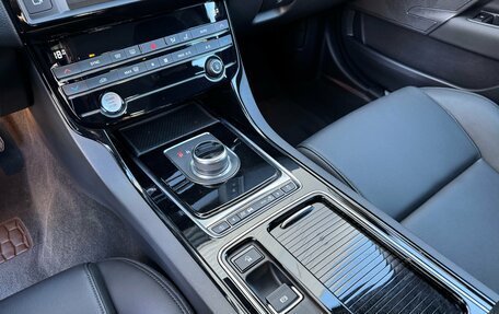 Jaguar XE I рестайлинг, 2018 год, 2 500 000 рублей, 20 фотография