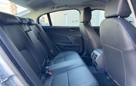 Jaguar XE I рестайлинг, 2018 год, 2 500 000 рублей, 27 фотография