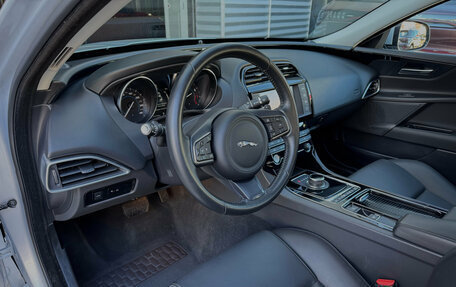 Jaguar XE I рестайлинг, 2018 год, 2 500 000 рублей, 23 фотография