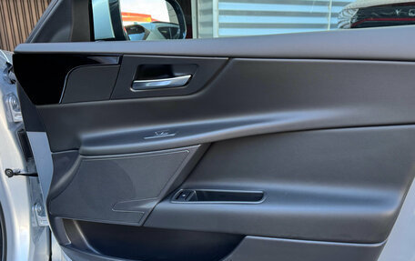 Jaguar XE I рестайлинг, 2018 год, 2 500 000 рублей, 28 фотография
