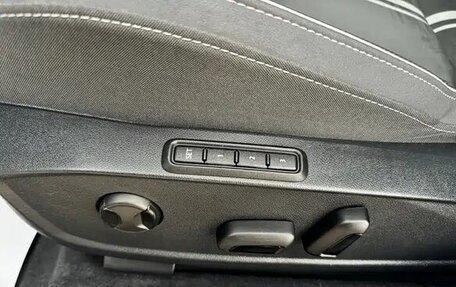 Volkswagen Golf VIII, 2022 год, 1 620 004 рублей, 16 фотография