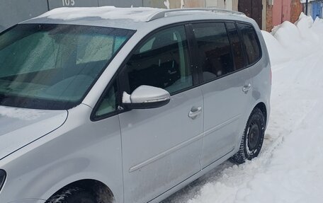Volkswagen Touran III, 2011 год, 1 050 000 рублей, 4 фотография