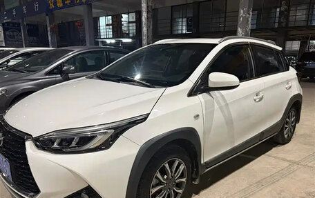 Toyota Yaris XP150 рестайлинг, 2022 год, 1 300 000 рублей, 1 фотография