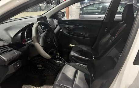 Toyota Yaris XP150 рестайлинг, 2022 год, 1 300 000 рублей, 4 фотография