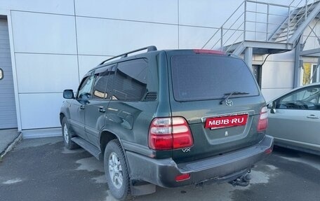 Toyota Land Cruiser 100 рестайлинг 2, 2004 год, 2 095 000 рублей, 3 фотография
