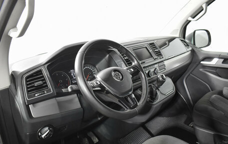 Volkswagen Caravelle T6 рестайлинг, 2018 год, 2 580 000 рублей, 9 фотография