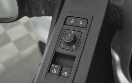 Volkswagen Caravelle T6 рестайлинг, 2018 год, 2 580 000 рублей, 18 фотография