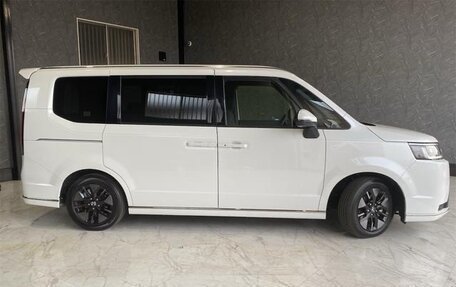 Honda Stepwgn, 2023 год, 2 401 000 рублей, 4 фотография