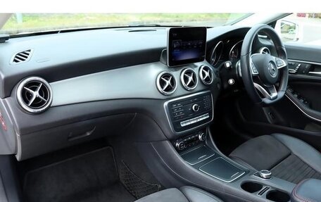 Mercedes-Benz CLA, 2018 год, 1 330 000 рублей, 11 фотография
