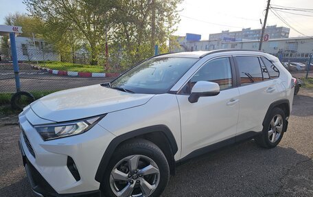 Toyota RAV4, 2019 год, 3 300 000 рублей, 2 фотография