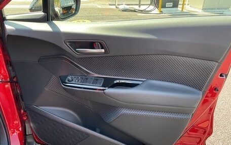 Toyota C-HR I рестайлинг, 2022 год, 1 450 000 рублей, 9 фотография